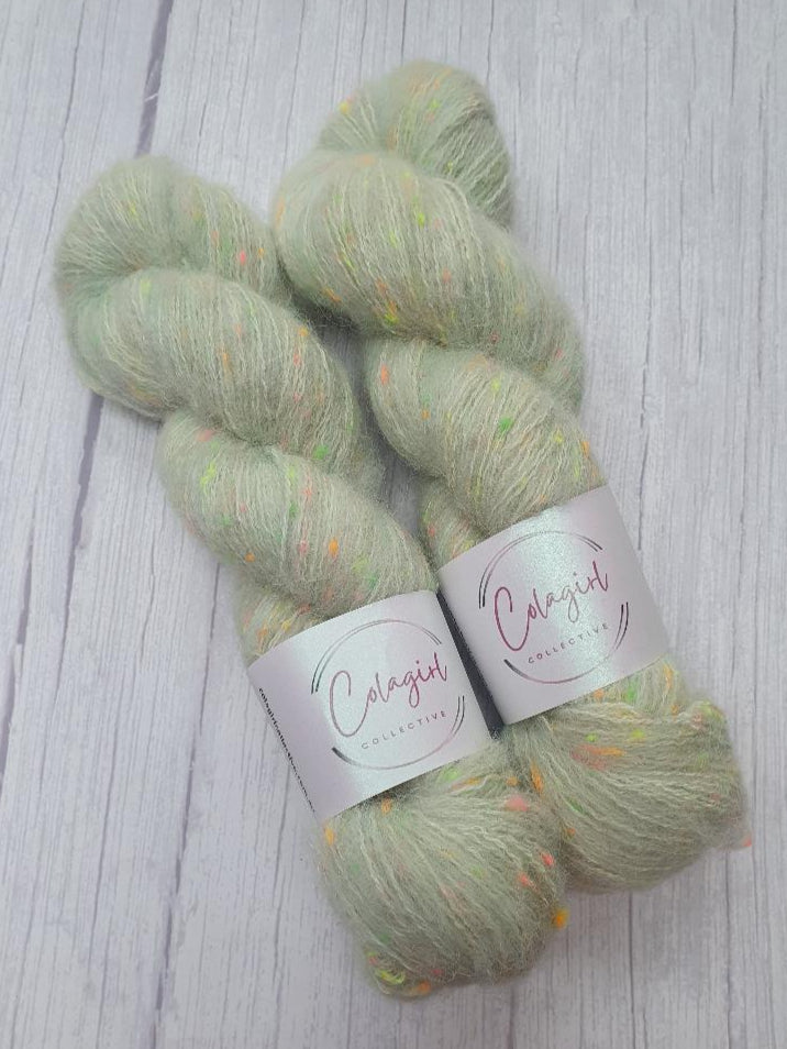 Floof Neon 4ply/Fingering 'Spearmint'