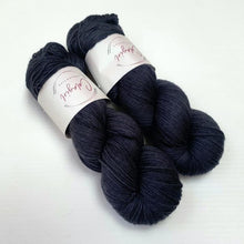 Load image into Gallery viewer, Swagman 4ply/Fingering &#39;Blackerty Black&#39;