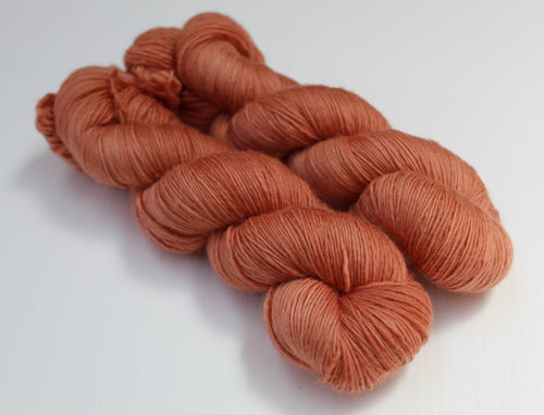 Beaut 4ply/Fingering 'Warm Peach'